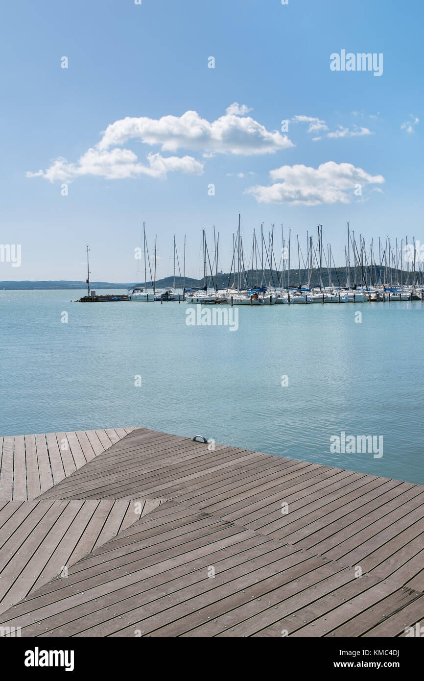 Port de balatonfured et lac Balaton avec bateaux, Hongrie Banque D'Images