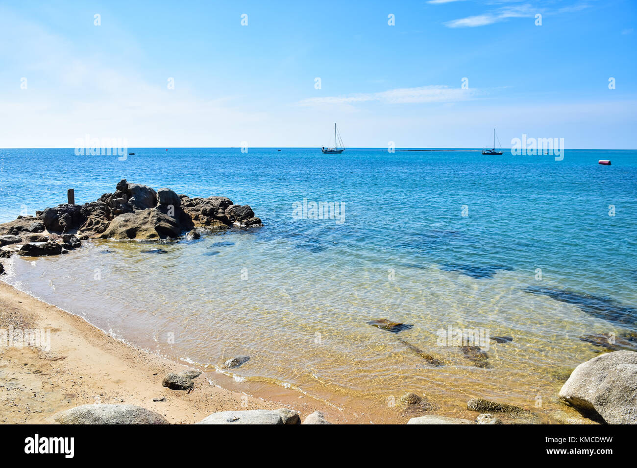 Seascape de rocky seashore magnifique plage de sable de l'île de Samui, Thaïlande Banque D'Images
