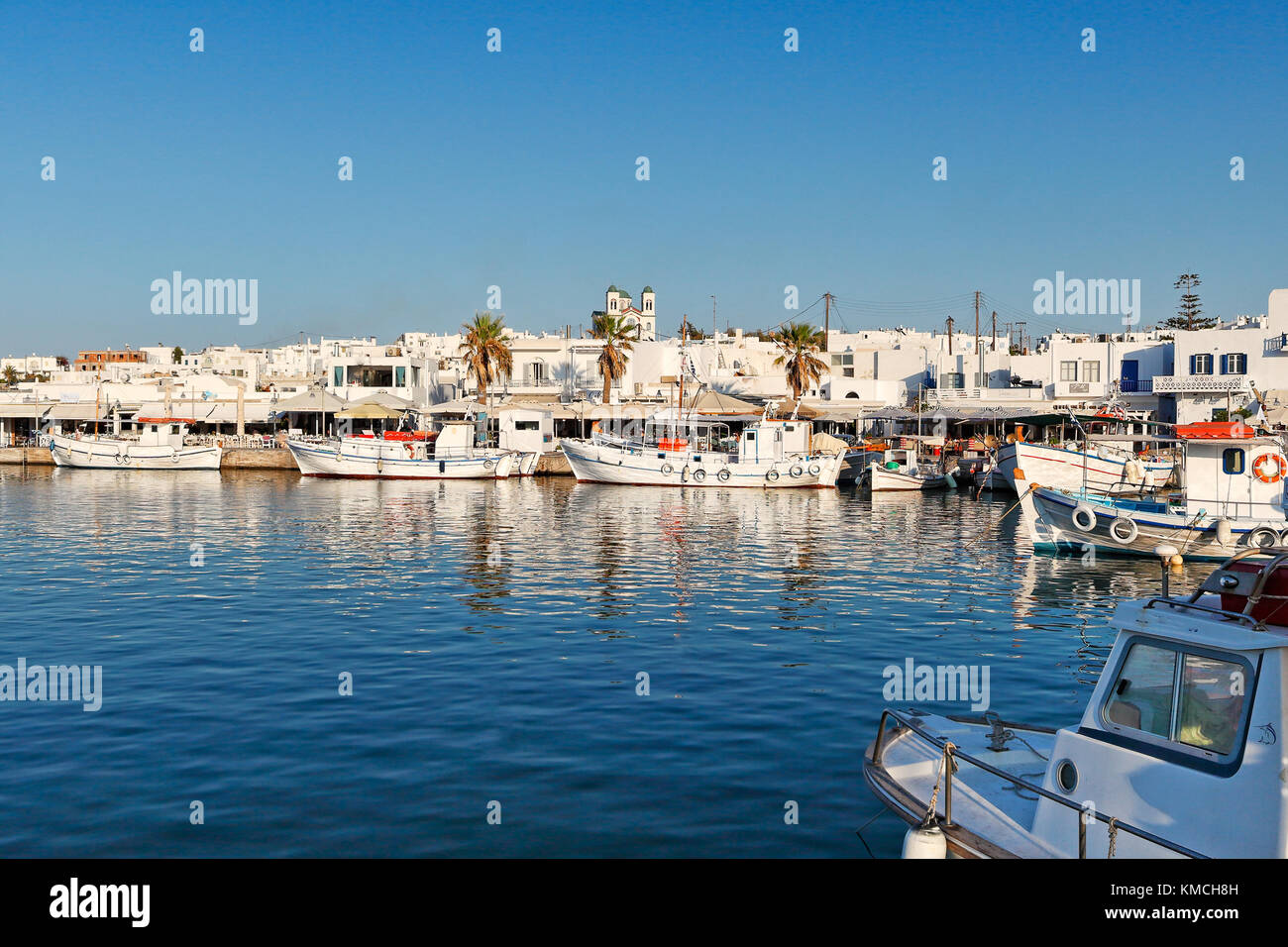 Bateaux au port de Naoussa à Paros island, Grèce Banque D'Images