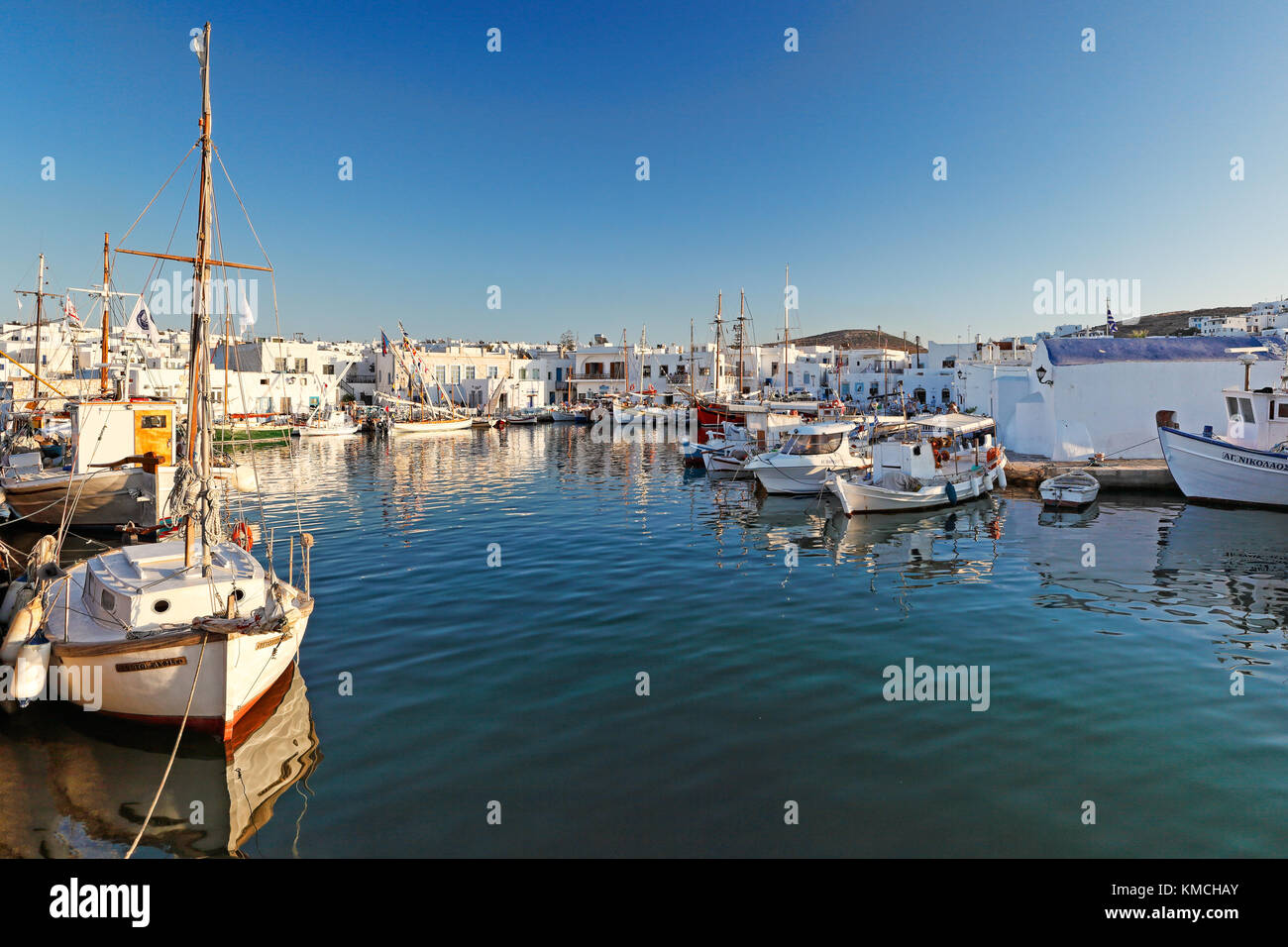 Bateaux au port de Naoussa à Paros island, Grèce Banque D'Images