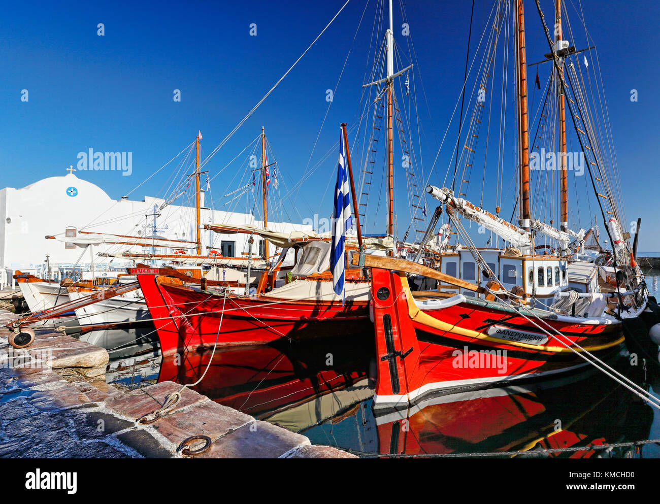 Bateaux au port de Naoussa à Paros island, Grèce Banque D'Images