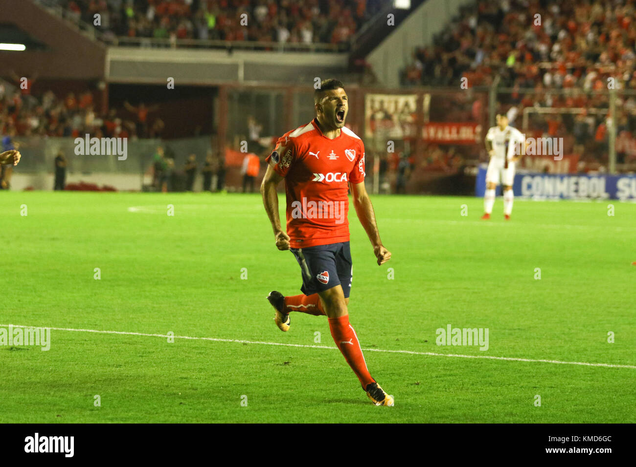 Buenos Aires, Argentine. 6 décembre 2017. Emanuel Gigliotti d'Independiente (ARG) célèbre son but lors du match final de la coupe sud-américaine Conmebol avec Flamengo (BRA) ce mercredi sur le stade Libertadores de América à Avellaneda, en Argentine. Crédit: Néstor J. Beremnum/Alay Live News Banque D'Images