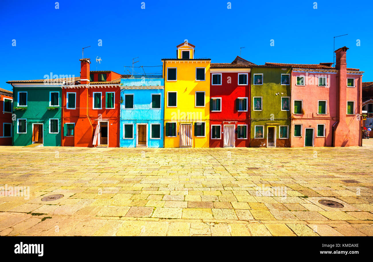 Vue de Venise, Burano island square et maisons colorées, l'Italie, l'Europe. Banque D'Images