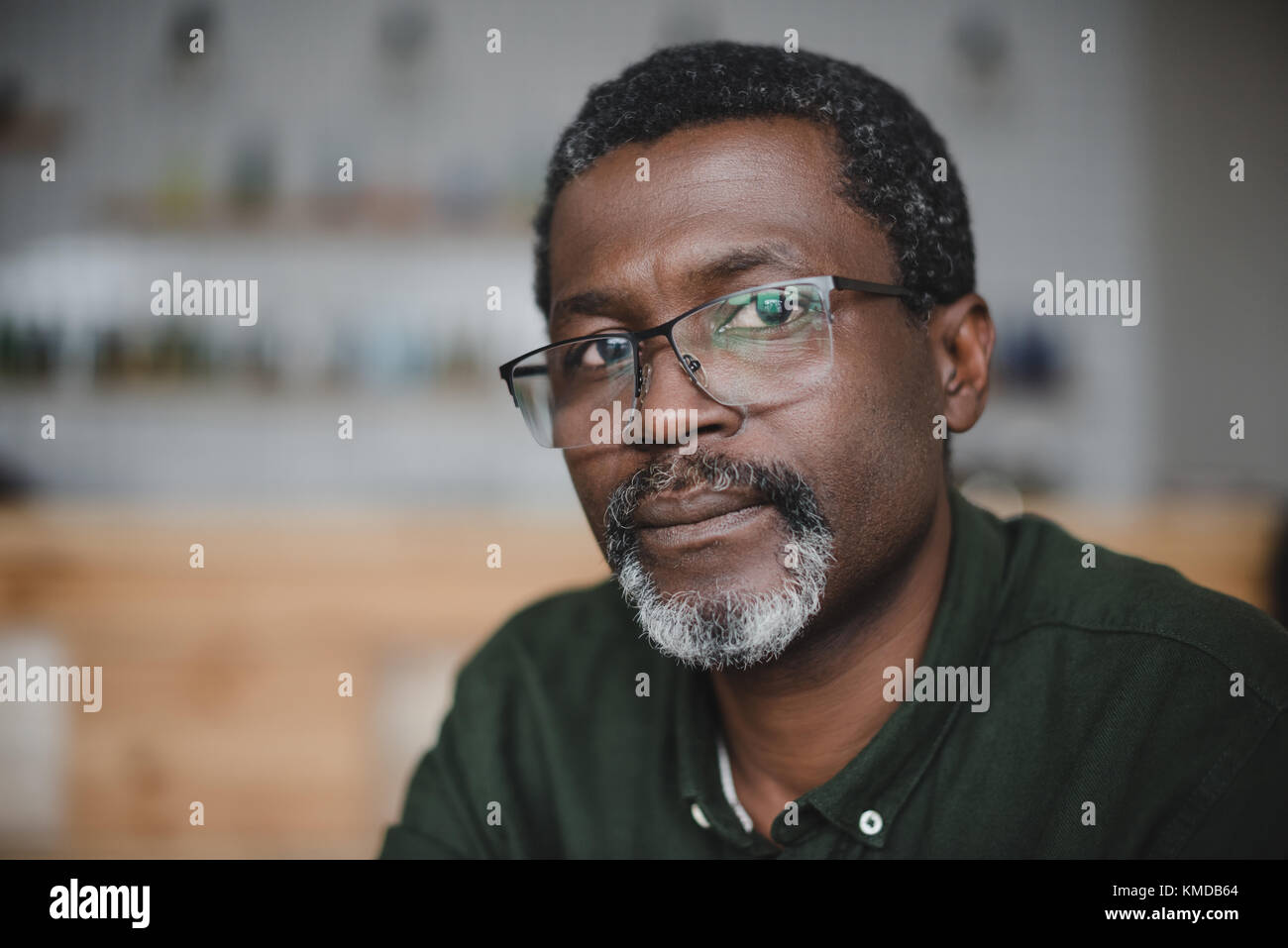 Young african american man in bar Banque D'Images Young african american man in bar Banque D'Images