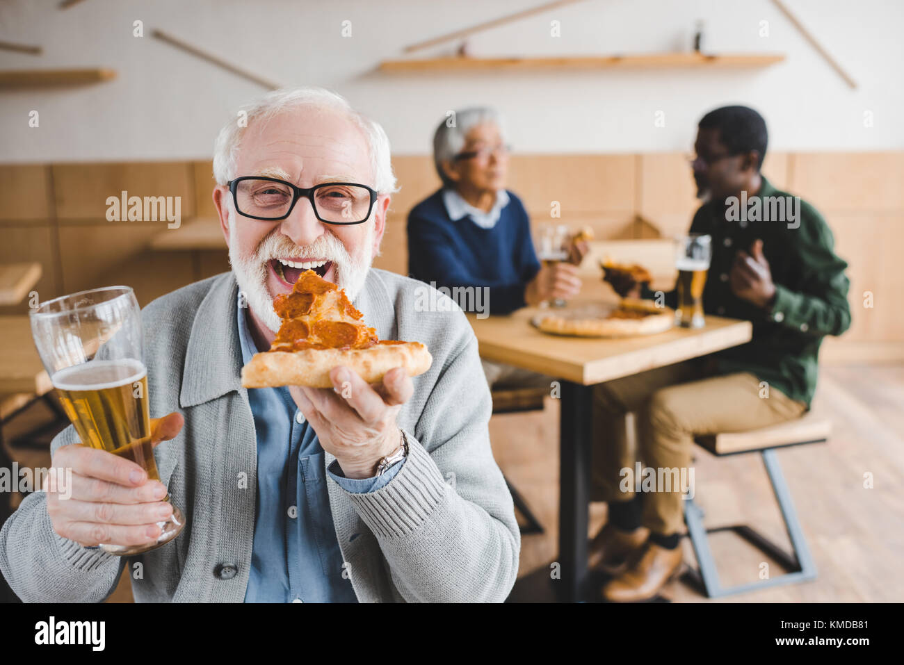 manger des pizzas Banque D'Images