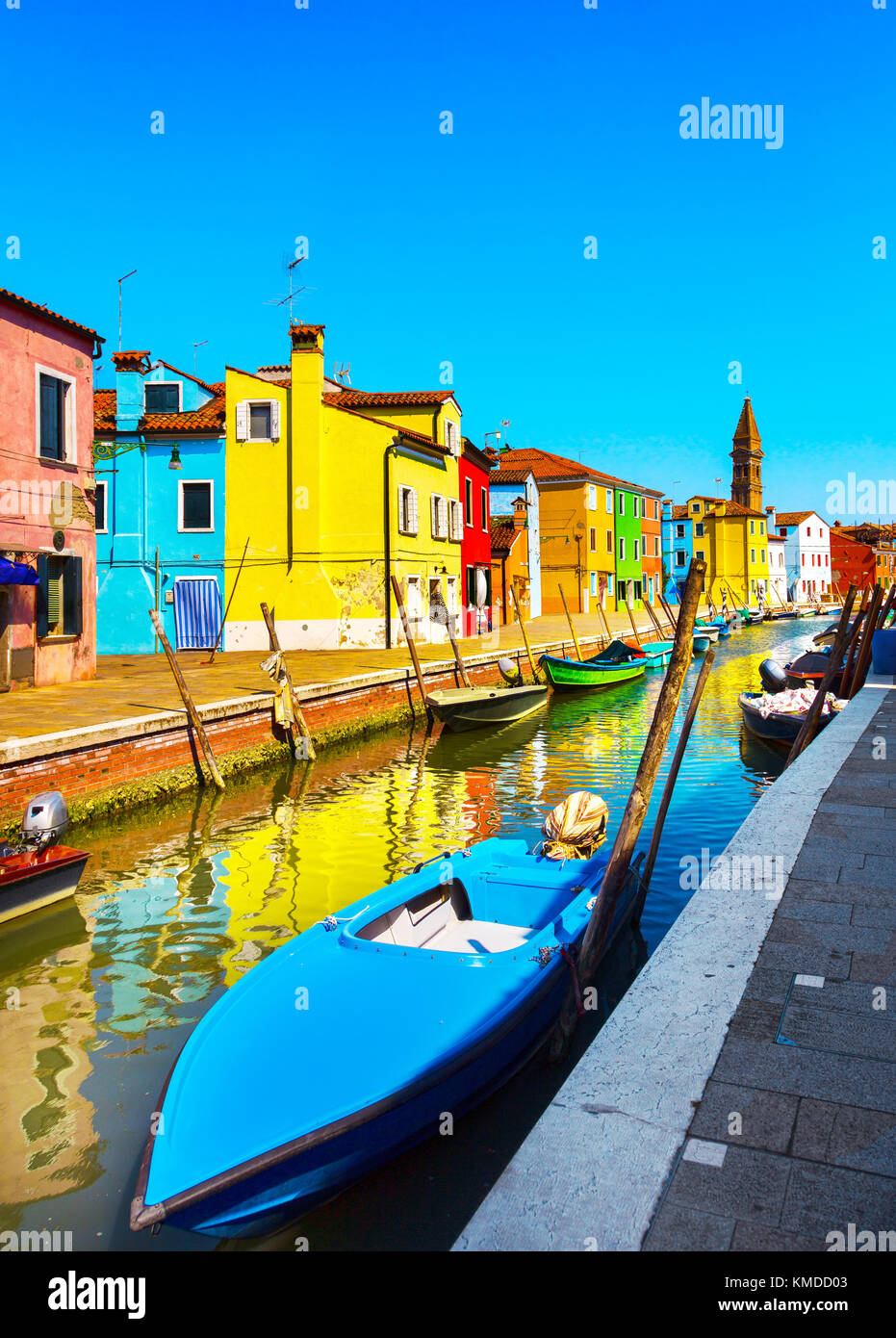 Vue de Venise, Burano island canal, maisons colorées et des bateaux, de l'Italie. L'Europe Banque D'Images