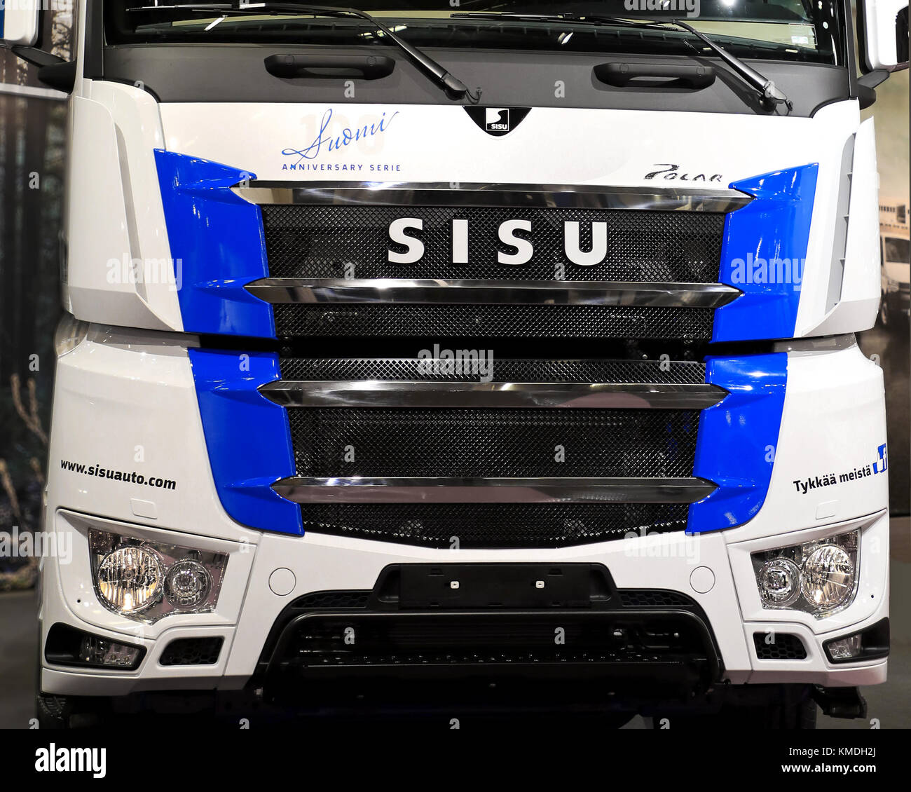 Jyvaskyla Finlande 18 Mai 17 Bleu Et Blanc Polaire Sisu 625 Suomi 100 Anniversaire En 17 Camion Kuljetus Photo Stock Alamy