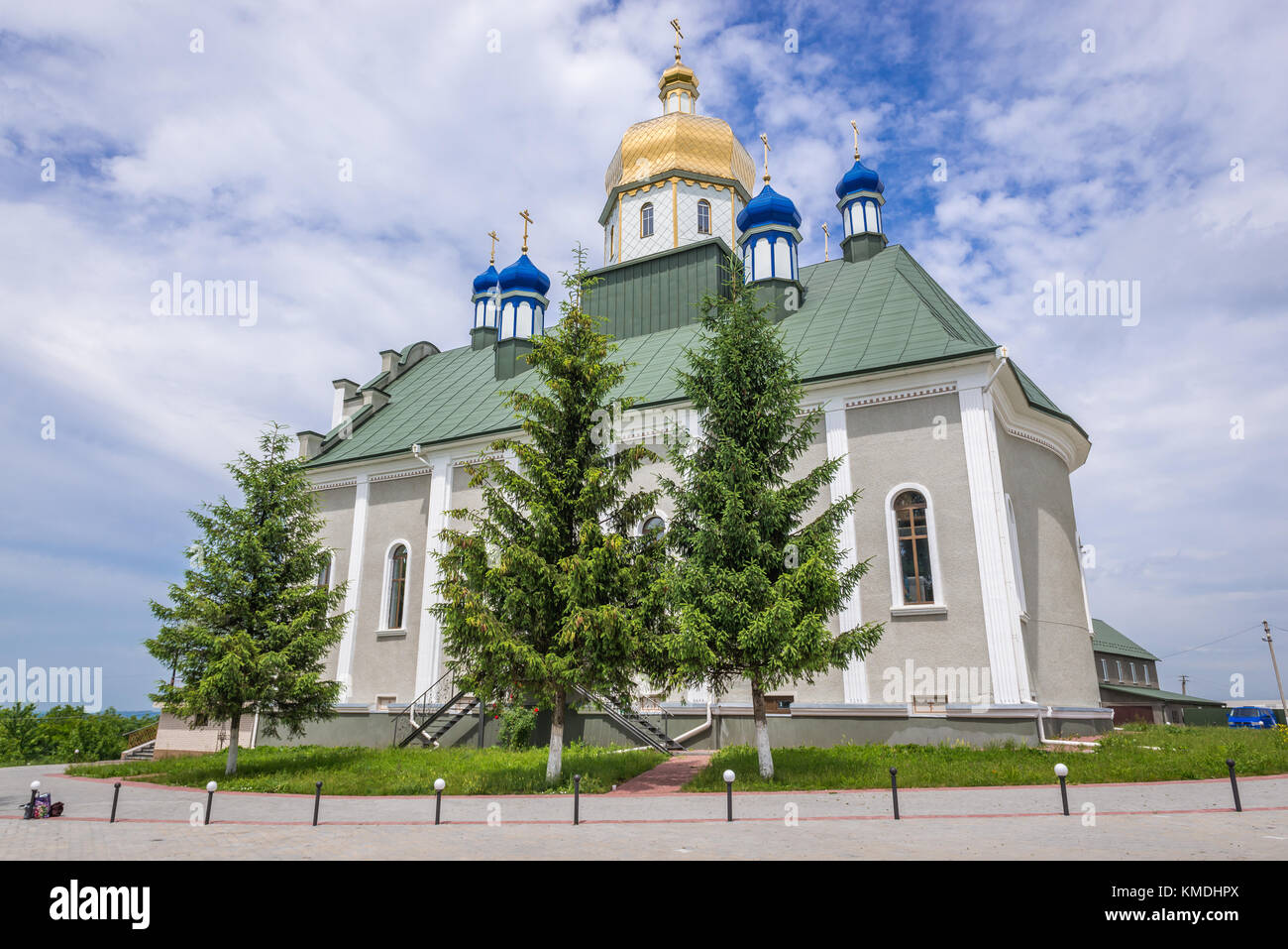 Église de la protection de la Sainte Vierge en monastère orthodoxe de Saint Jean le Théologien dans village près de Khreshchatyk ville Zalishchyky en Ukraine Banque D'Images