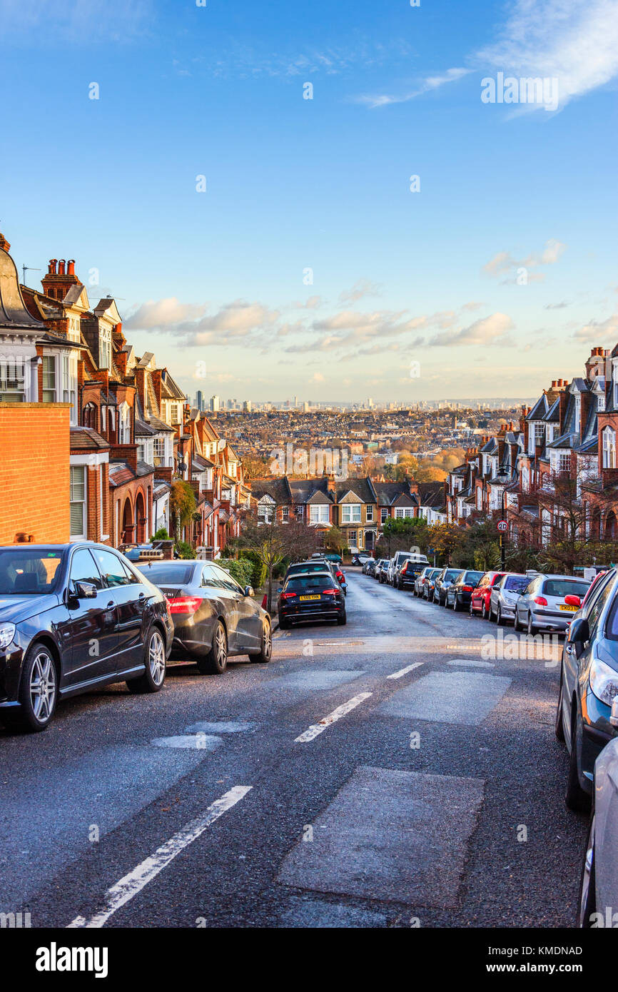 Vue sur Londres de Hillfield Park, off Broadway, Muswell Hill, London, UK, par un beau soir de Décembre Banque D'Images