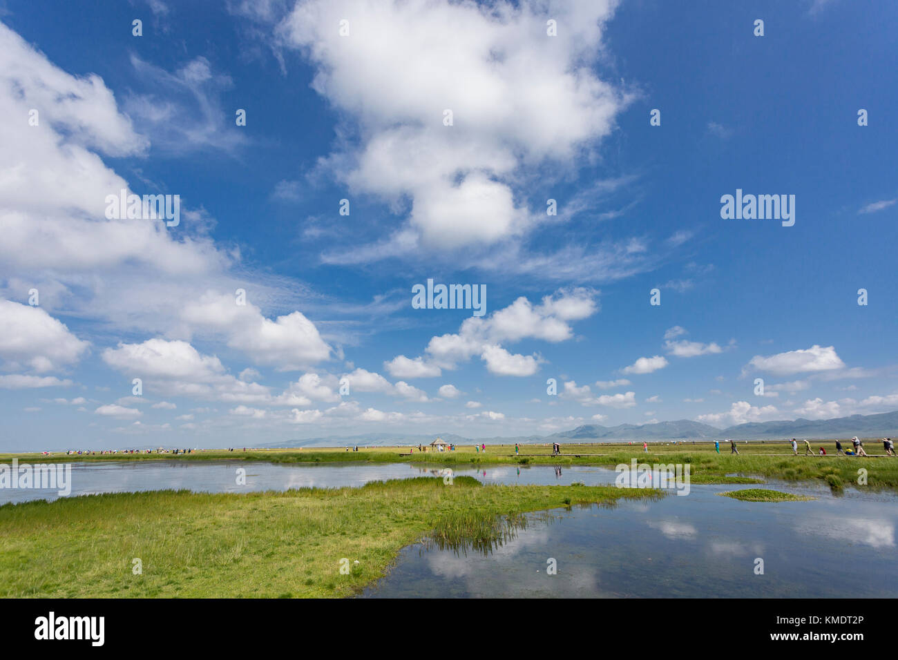 Plateau des lacs, ciel bleu, les nuages blancs et les zones humides Banque D'Images