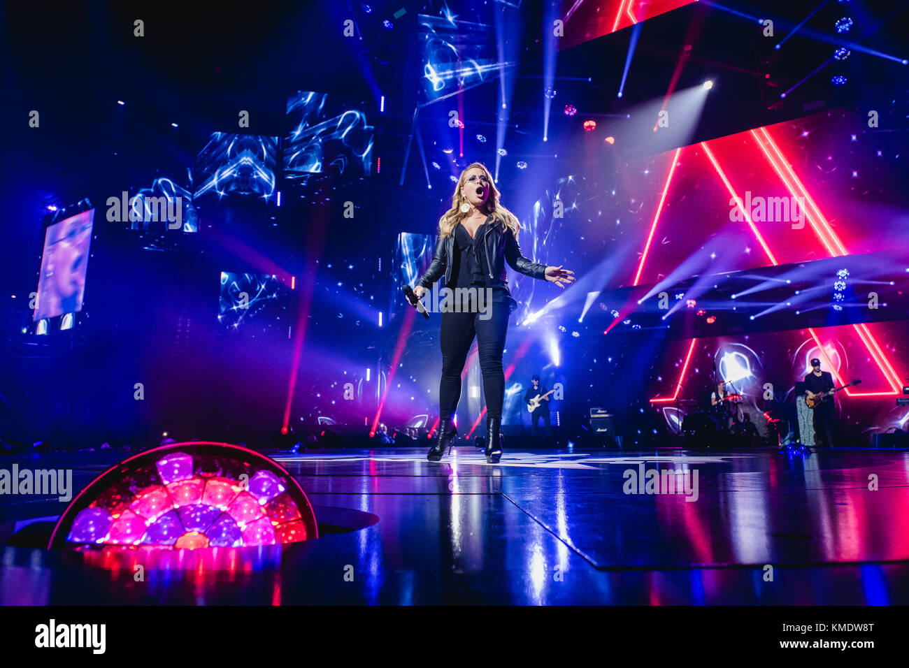 Suisse, Zurich - 17 novembre 2017. Le chanteur et compositeur américain Anastacia interprète un concert en direct pendant la nuit Energy Star 2017 à Hallenstadion à Zurich. (Photo: Gonzales photo - Tilman Jentzsch). Banque D'Images