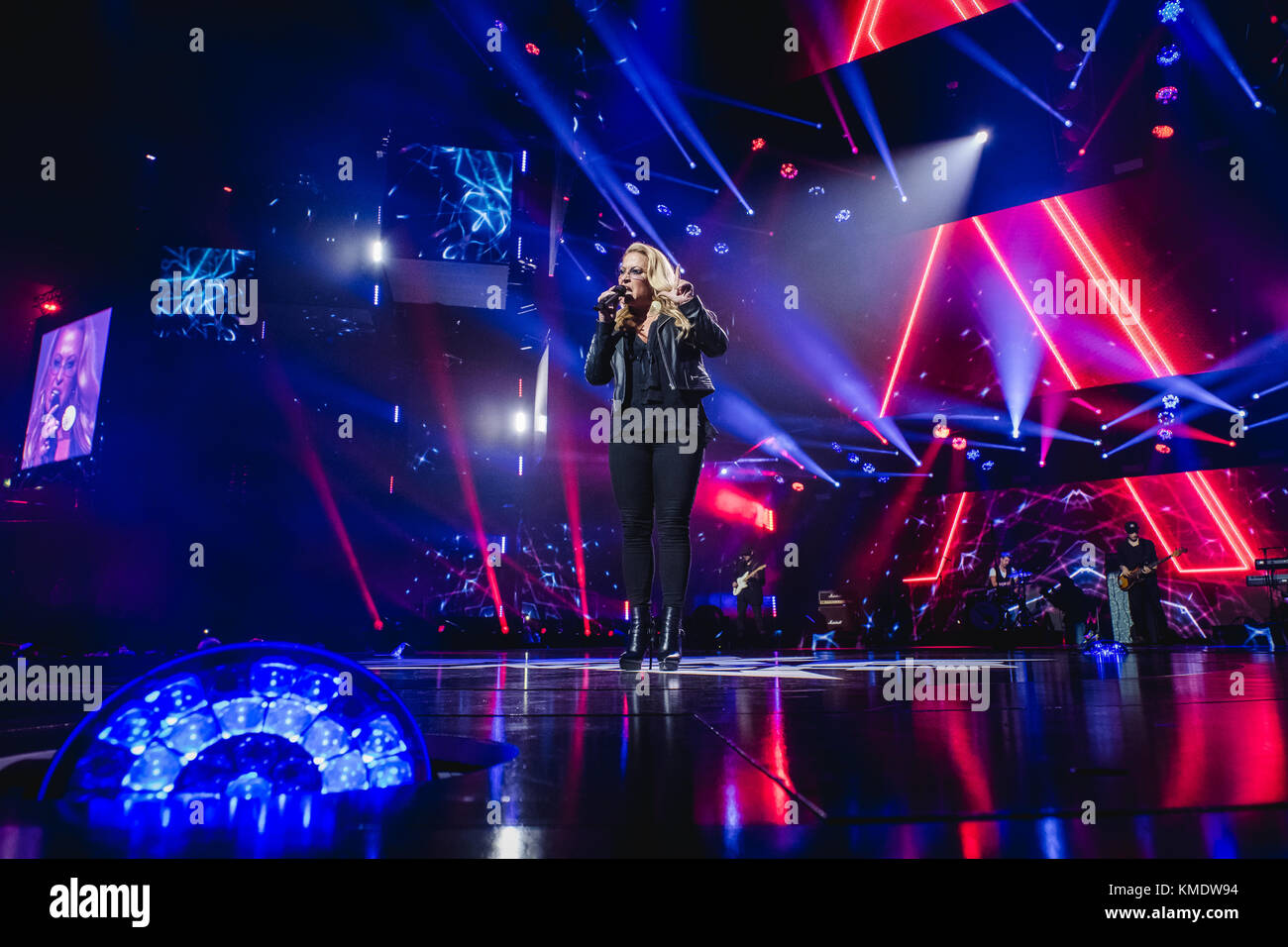 Suisse, Zurich - 17 novembre 2017. Le chanteur et compositeur américain Anastacia interprète un concert en direct pendant la nuit Energy Star 2017 à Hallenstadion à Zurich. (Photo: Gonzales photo - Tilman Jentzsch). Banque D'Images