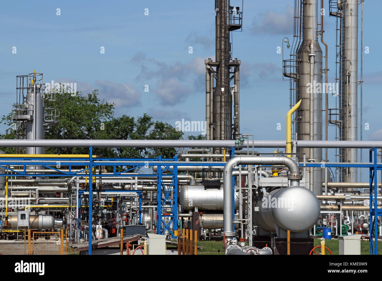 L'usine pétrochimique de la raffinerie de pétrole de l'industrie des pipelines Banque D'Images