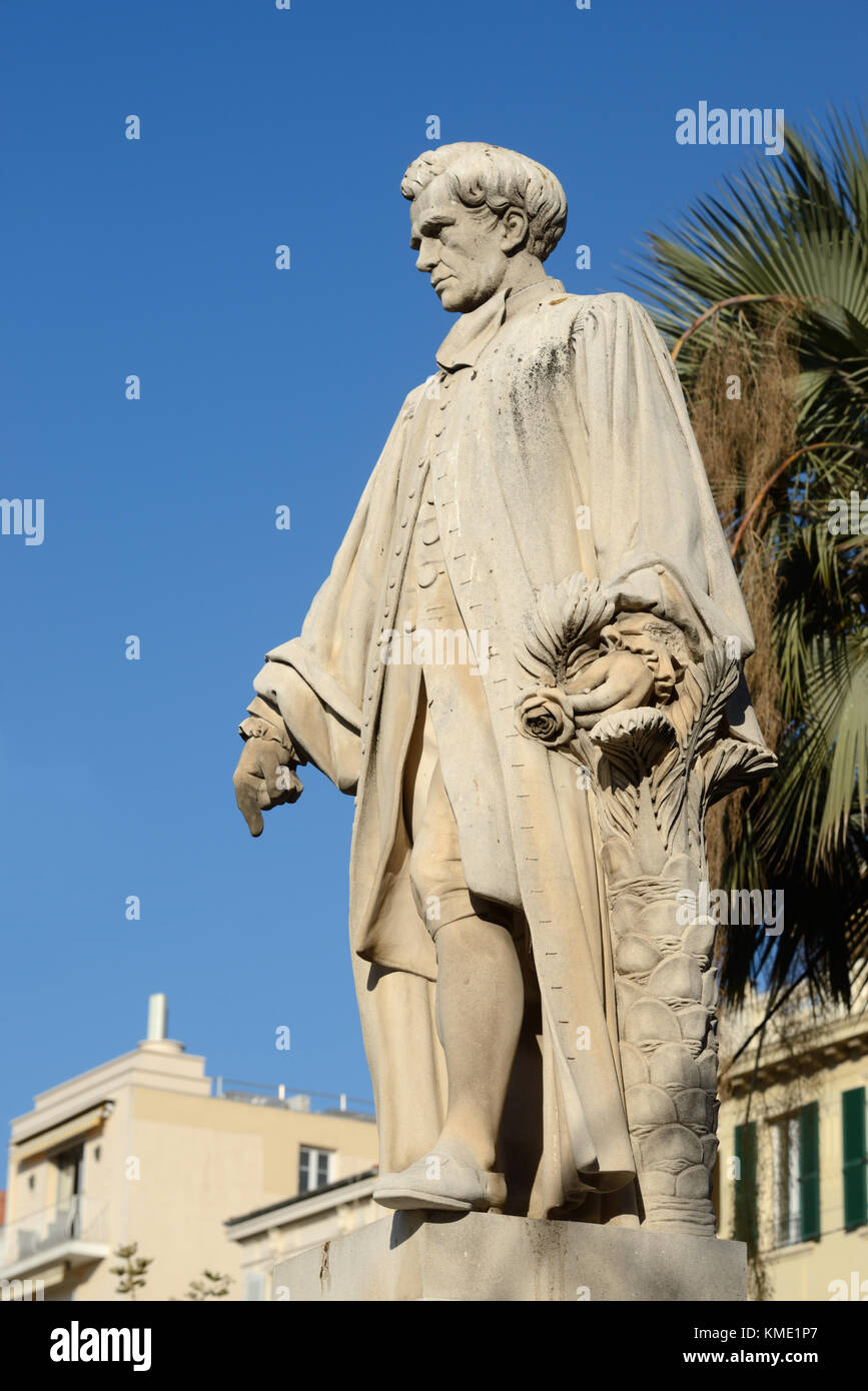Statue Lord Henry Brougham (1778-1868), qui a joué un rôle important dans l'établissement de Cannes comme une station de sports d'hiver, Boulevard de la Croisette, Cannes Banque D'Images