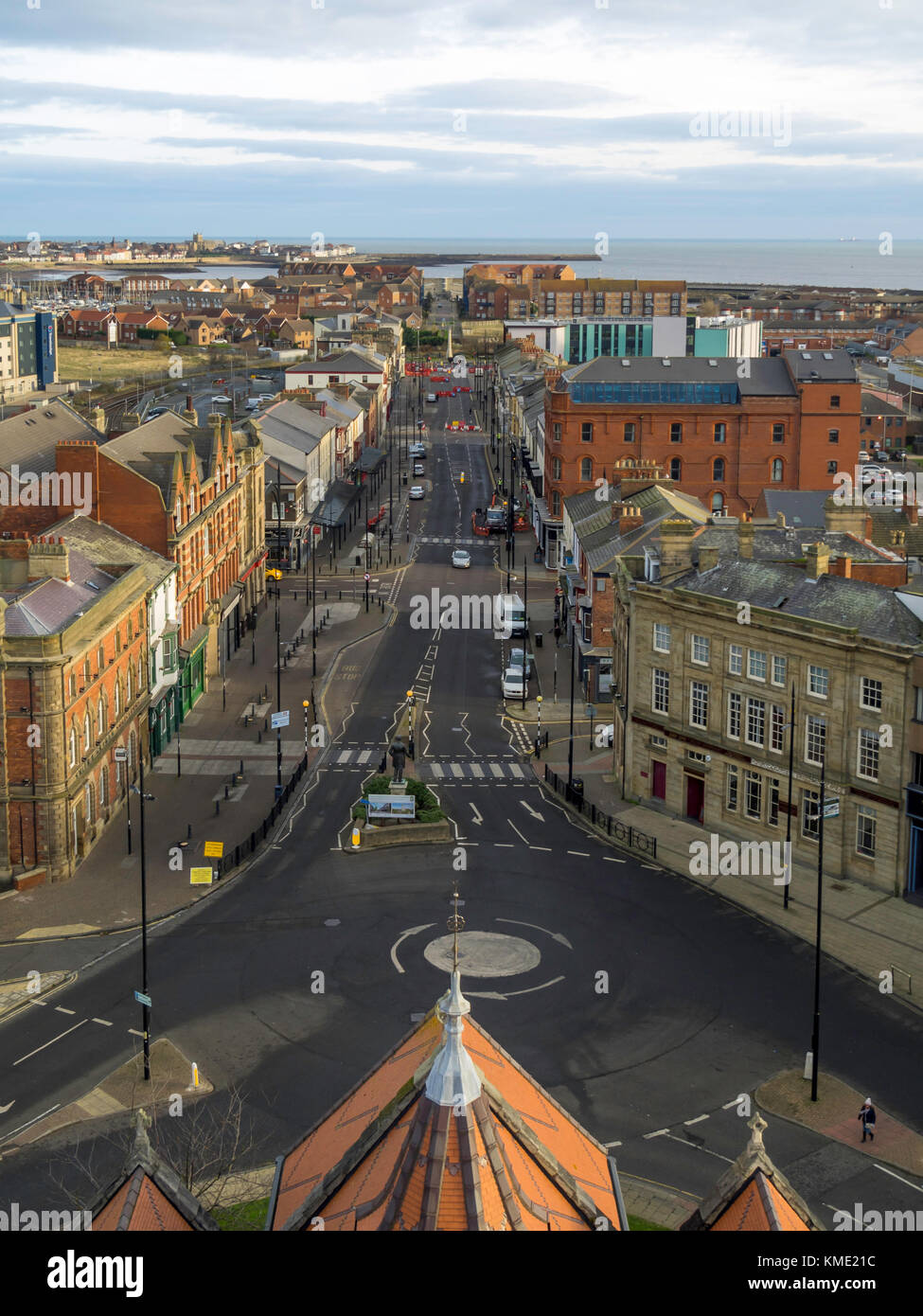 Hartlepool dans une vue vers l'est vers le bas la rue de l'église de la tour de la galerie d'art d'un bâtiment Victorien, anciennement l'Église du Christ Banque D'Images