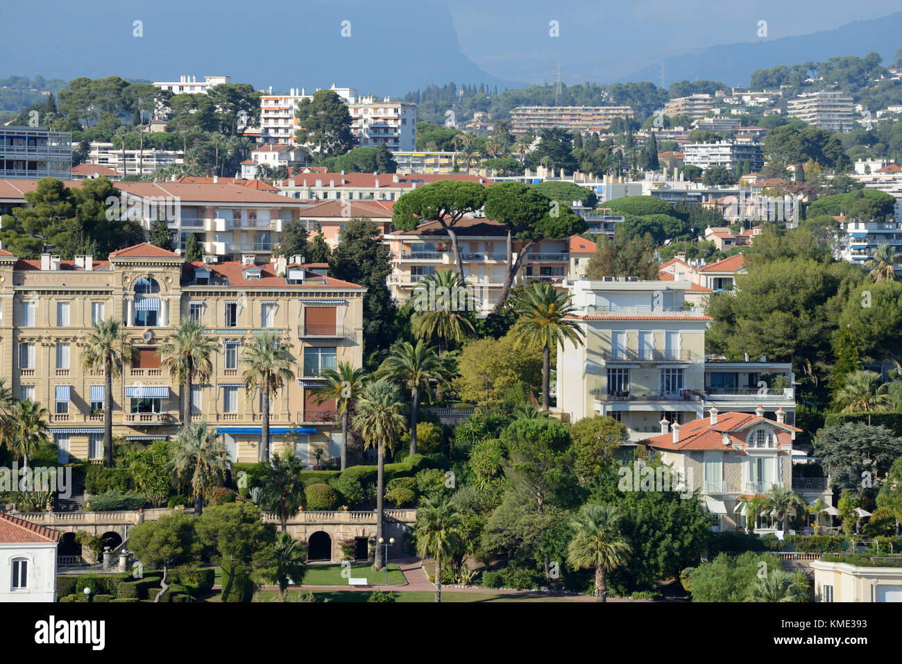 Vue aérienne sur le quartier historique de Cannes, avec les propriétés Belle Epoque, Alpes-Maritimes, France Banque D'Images