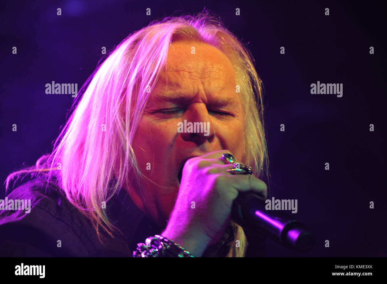 Uriah Heep : EUROPA, DEUTSCHLAND, HAMBOURG, 10.12.2015 : le leader Bernie Shaw live in der Fabrik in Altona. - Ralf Falbe Banque D'Images