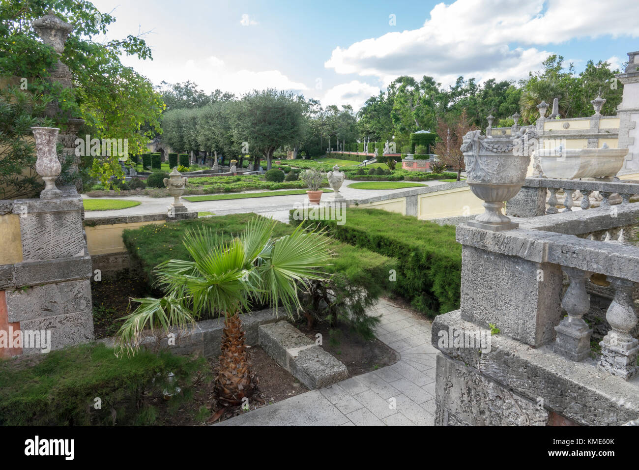 Vue sur les jardins du musée Vizcaya, Coconut Grove, Floride Banque D'Images