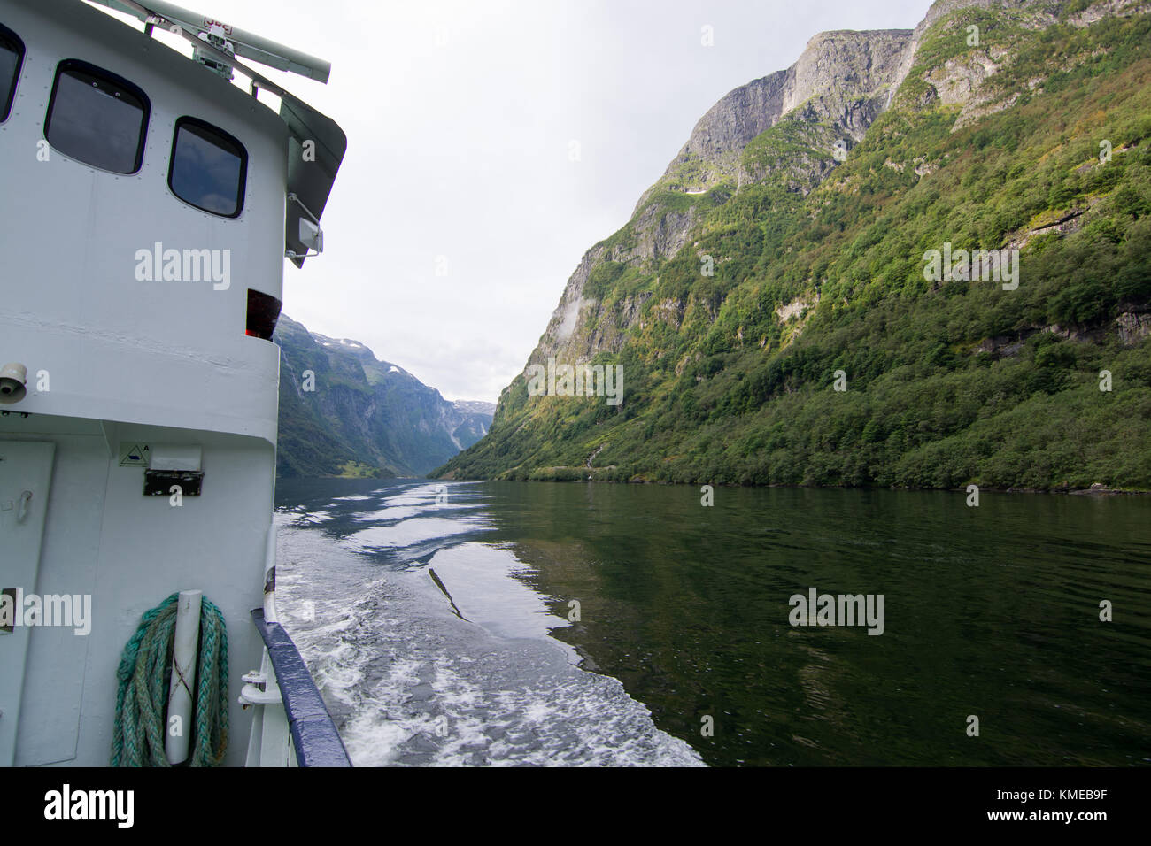 Gudvangen est un village de la municipalité d'Aurland dans le comté de Sogn og Fjordane, en Norvège. Banque D'Images