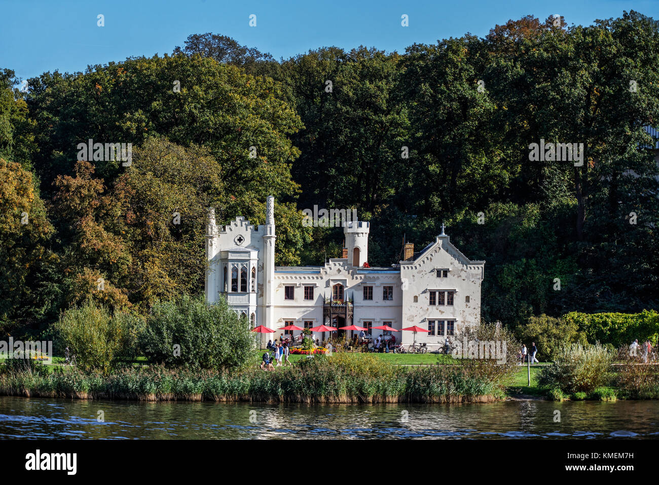 Petit château dans le parc de Babelsberg, Potsdam, Brandebourg, Allemagne Banque D'Images