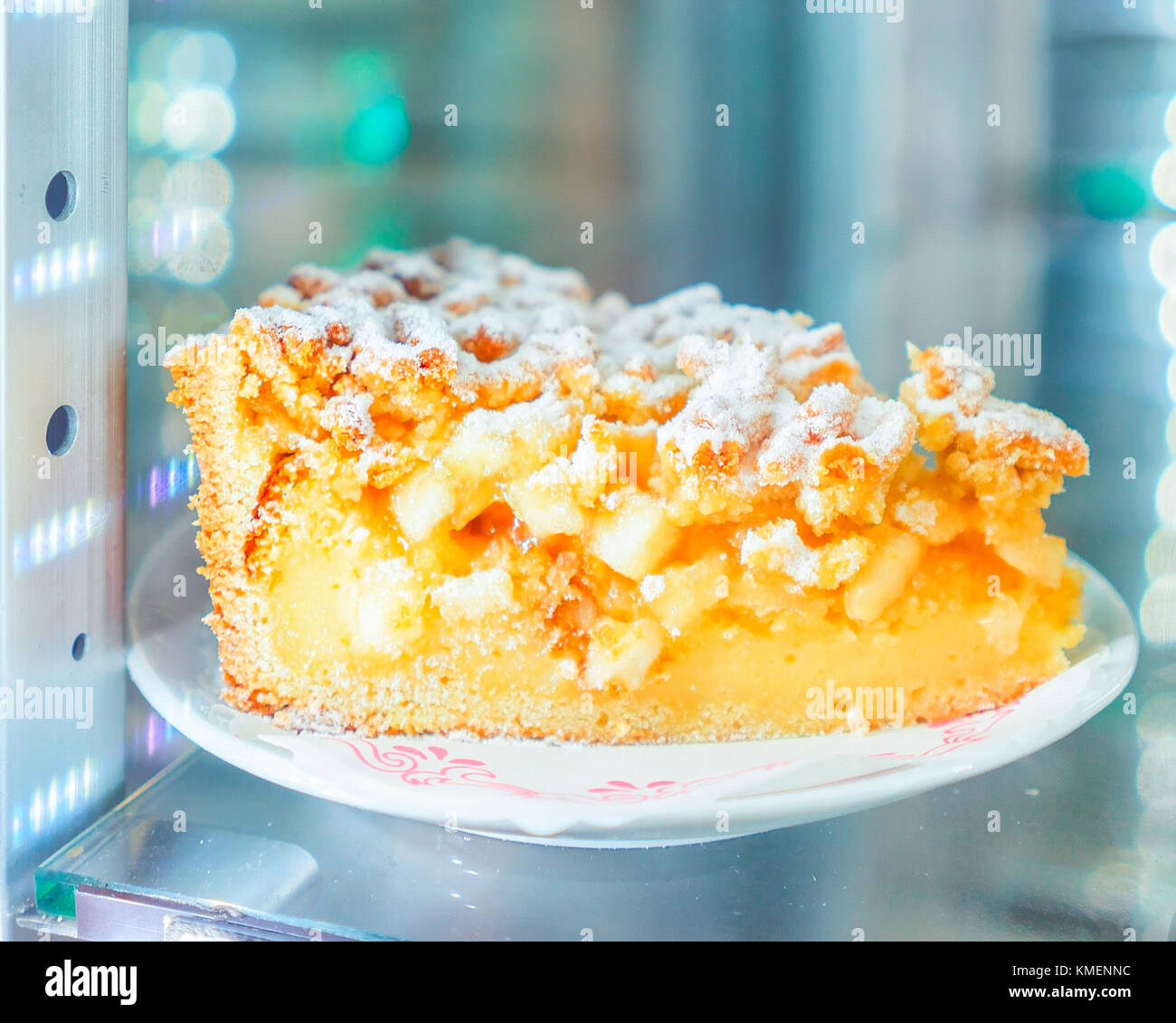 Tarte Aux Pommes Dessert Dans Le Refrigerateur Sur L Affichage Au