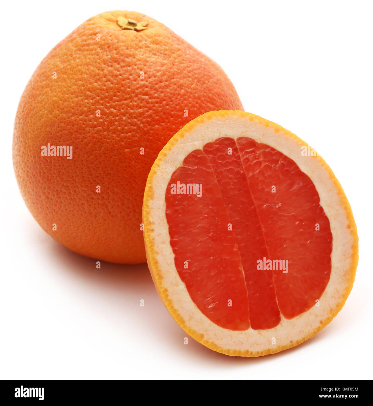 Pamplemousse bio sur fond blanc Banque D'Images