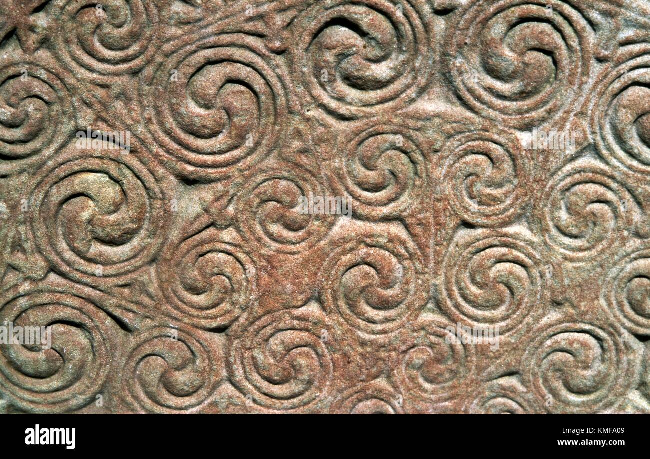 Détail sculpté de curviligne picte celtique symbole chrétien monument en pierre à Shandwick, Easter Ross, région des Highlands, Ecosse Banque D'Images