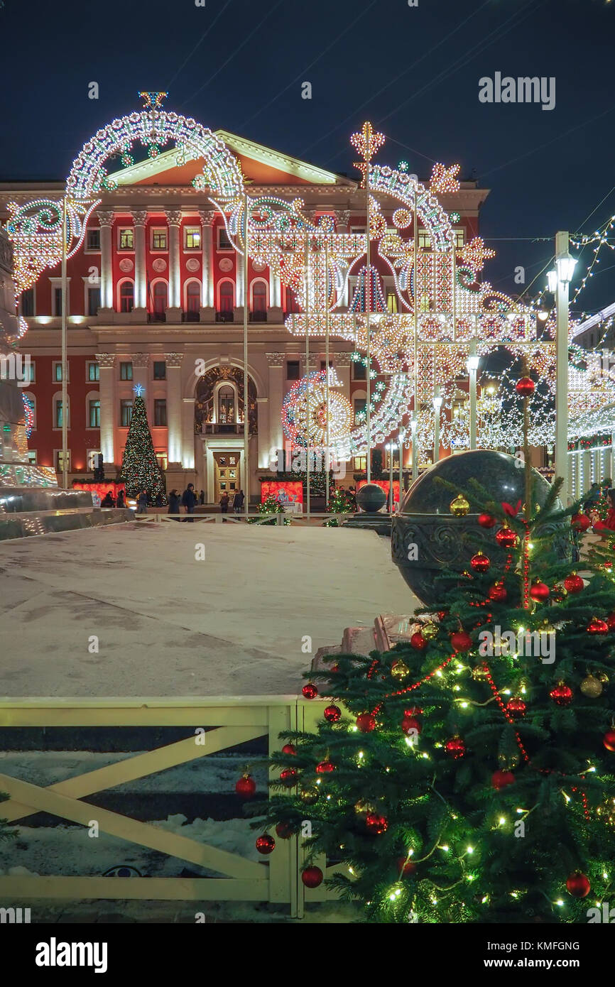 Nouvel An et les décorations de Noël et les lumières dans les rues de Moscou, Russie. Banque D'Images