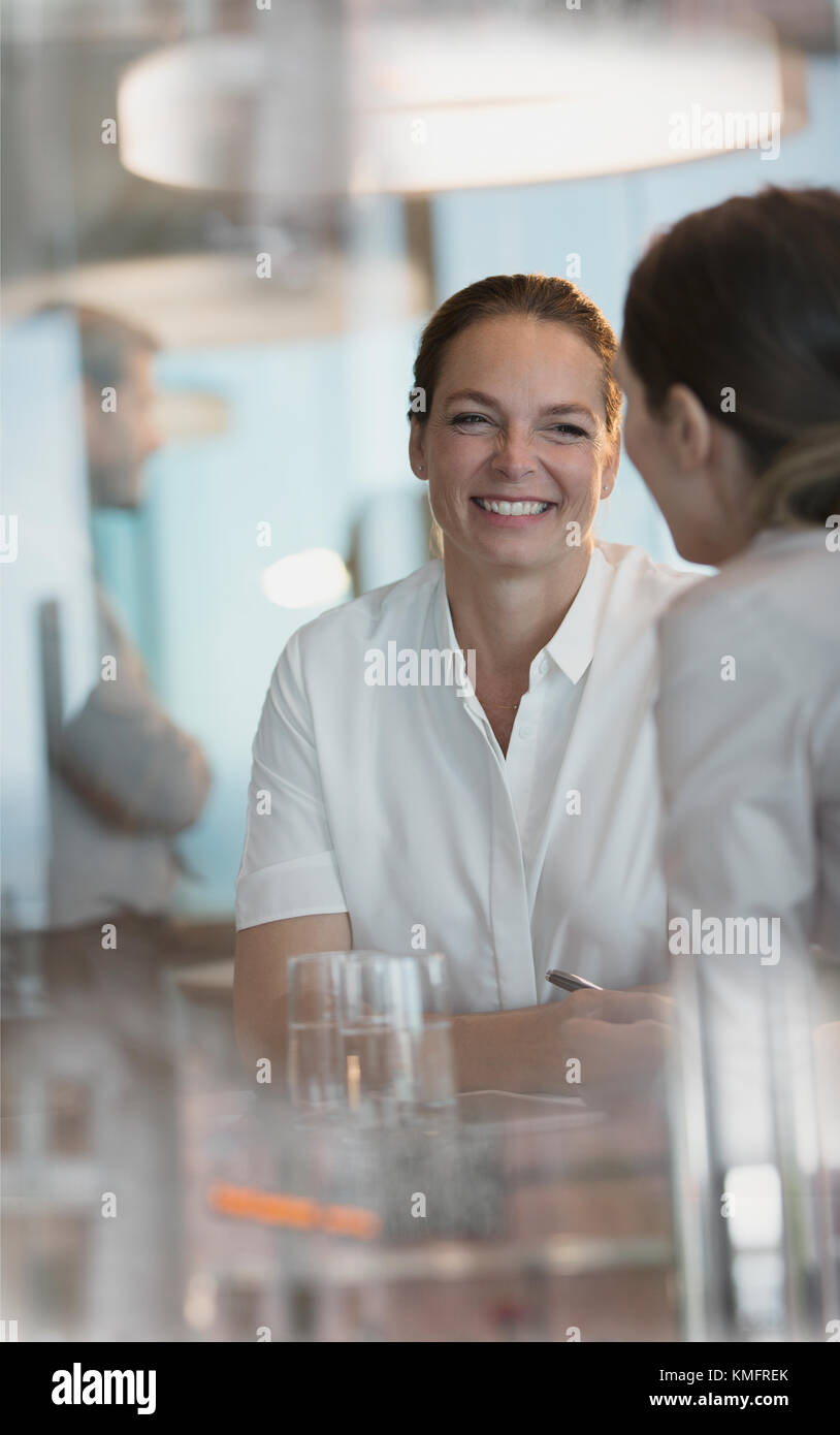 Smiling businesswomen talking in meeting Banque D'Images