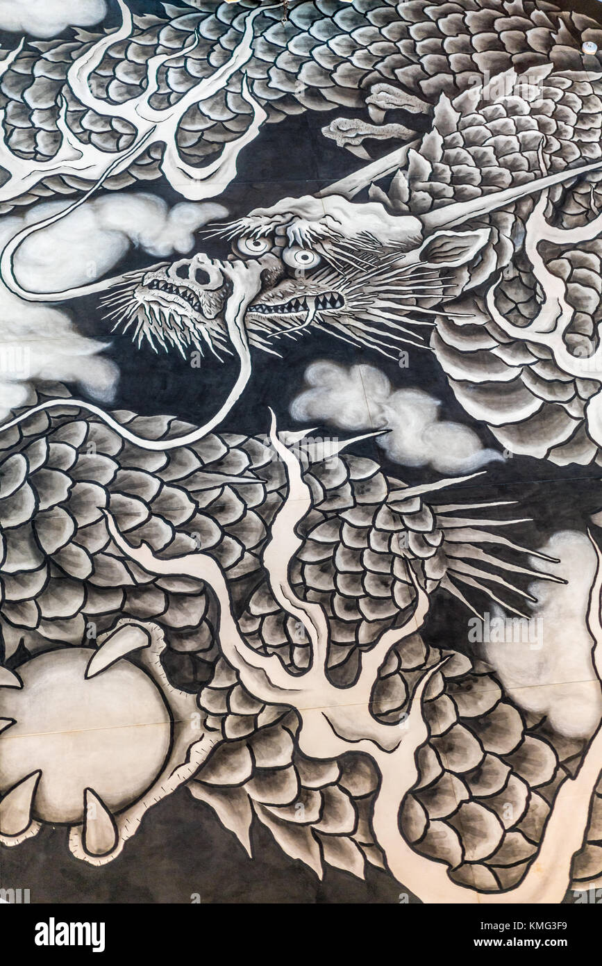 Kamakura, Japon - 9 août 2017 : peinture dragon-zu Unryu par Junsaku Koizumi. Plafond de Hatto (salle de conférences) ou Dharma Hall at Kencho-ji com Banque D'Images