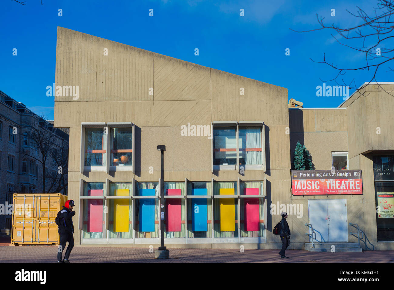Guelph, Ontario, canada - 15 mars 2016 : avis de l'Université Guelph, bâtiments du campus avec un mélange d'architecture moderne et traditionnelle. Banque D'Images