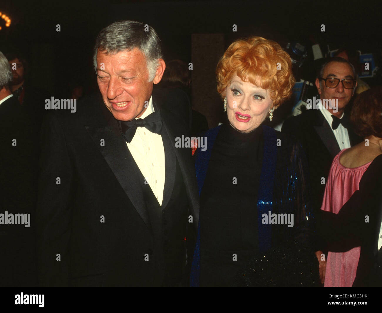 L'actrice Lucille Ball et mari Gary Morton assister à l'événement de la Fondation Scott Newman au Century Plaza Hotel le 19 novembre 1982 à Los Angeles, Californie. Photo de Barry King/Alamy Banque D'Images