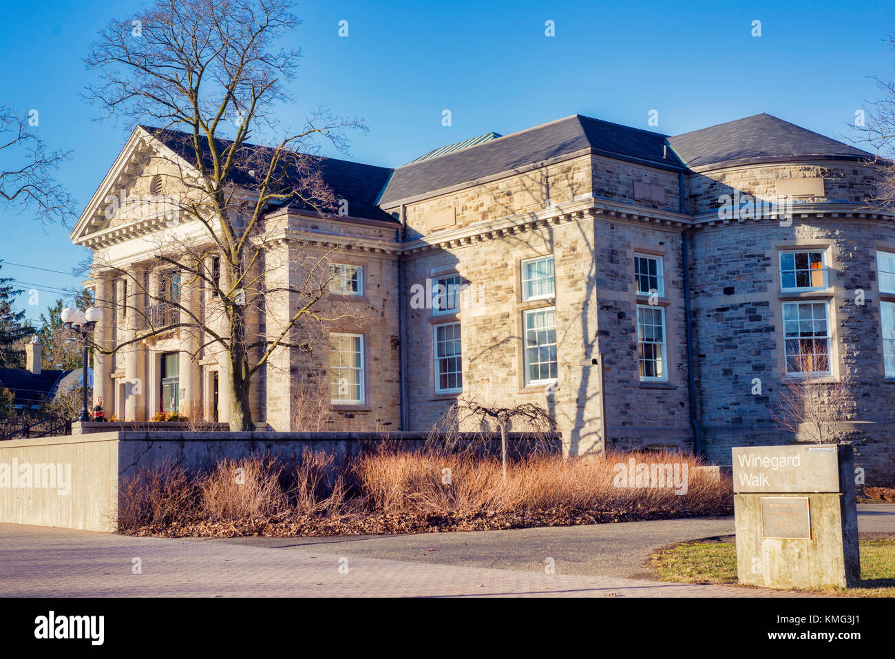 Guelph, Ontario, canada - 15 mars 2016 : avis de l'Université Guelph, bâtiments du campus avec un mélange d'architecture moderne et traditionnelle. Banque D'Images