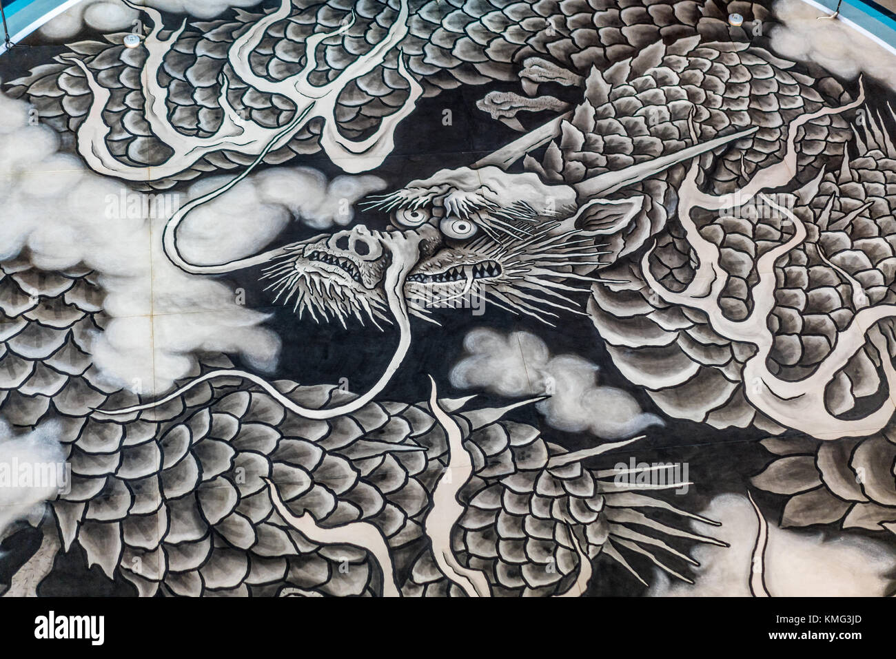 Kamakura, Japon - 9 août 2017 : peinture dragon-zu Unryu par Junsaku Koizumi sur le plafond de Hatto (salle de conférences) ou Dharma Hall at Kencho-ji temp Banque D'Images