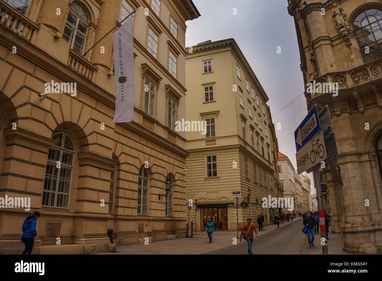 La photographie de rue dans le centre-ville de Vienne, Autriche. Magasins, boutiques et restaurants à grabenstrasse. Vienne, Autriche, Europe Banque D'Images