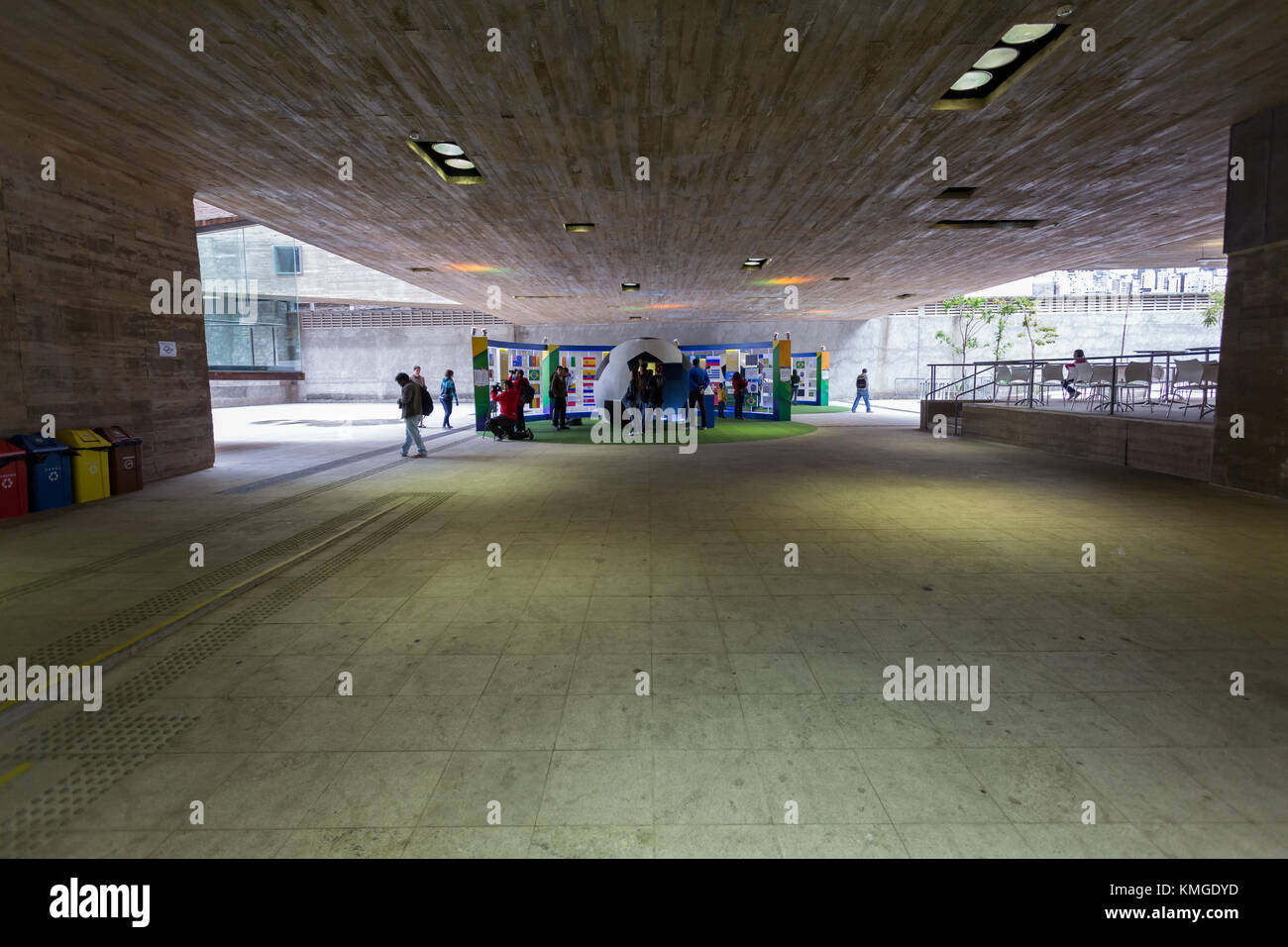 Rua das Artes, complexe culturel exposition "O Mundo dos Hinos" (Le Monde des hymnes) lors de la Coupe du Monde 2014, Vale do Anhangabau, Sao Paulo, Brésil Banque D'Images