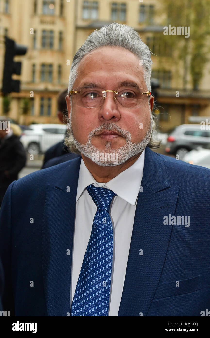 Londres, Royaume-Uni. 7 décembre 2017. Force India F1 patron Vijay Mallyae arrive à Westminster Magistrates' Court pour l'audience d'extradition. Crédit : Peter Manning/Alamy Live News Banque D'Images