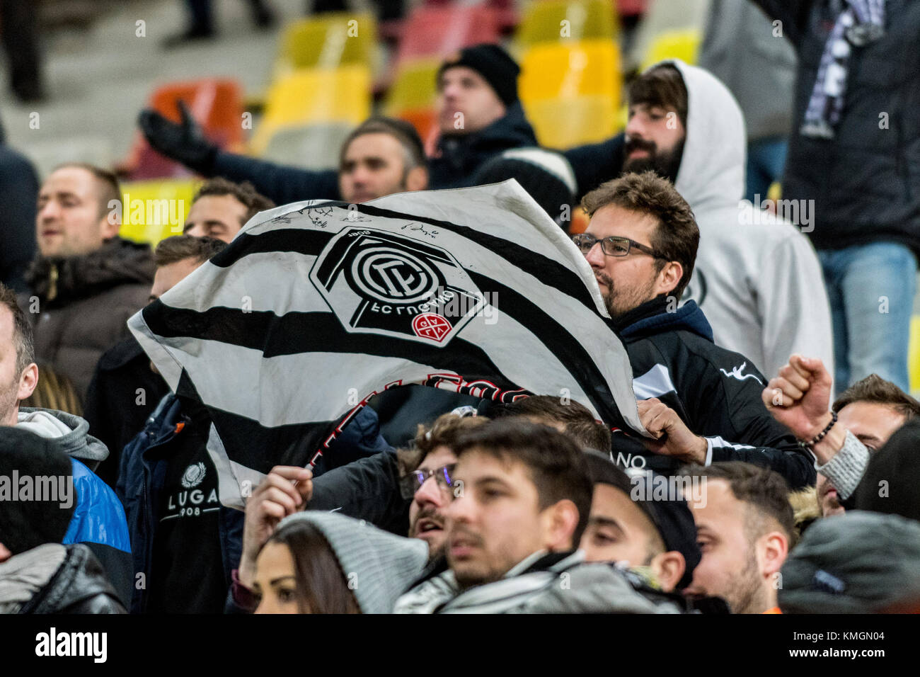 8 décembre 2017 : les supporters du FC Lugano lors du match UEFA Europa League 2017-2018, phase de groupes, Groupe G entre le FCSB Bucarest (ROU) et le FC Lugano (CHE) au National Arena Stadium, Bucarest, Roumanie ROU. Foto : Cronos/Catalin Soare Banque D'Images