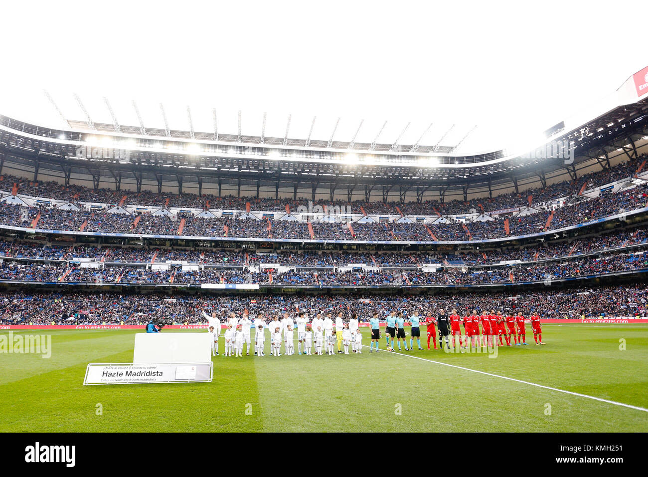 Team Group Liune-up en action. La Liga entre Real Madrid et Sevilla FC au stade Santiago Bernabeu de Madrid, Espagne, le 9 décembre 2017 . Crédit : Gtres Información más Comuniación on line, S.L./Alamy Live News Banque D'Images