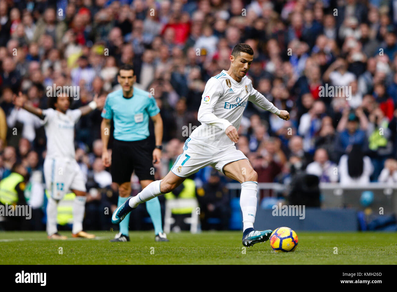 Cristiano Ronaldo dos Santos du Real Madrid célèbre l (3,0) après avoir marqué le but de son équipe. dans l'action. La Liga entre le Real Madrid vs Sevilla FC au Santiago Bernabeu à Madrid, Espagne, le 9 décembre 2017 . Banque D'Images
