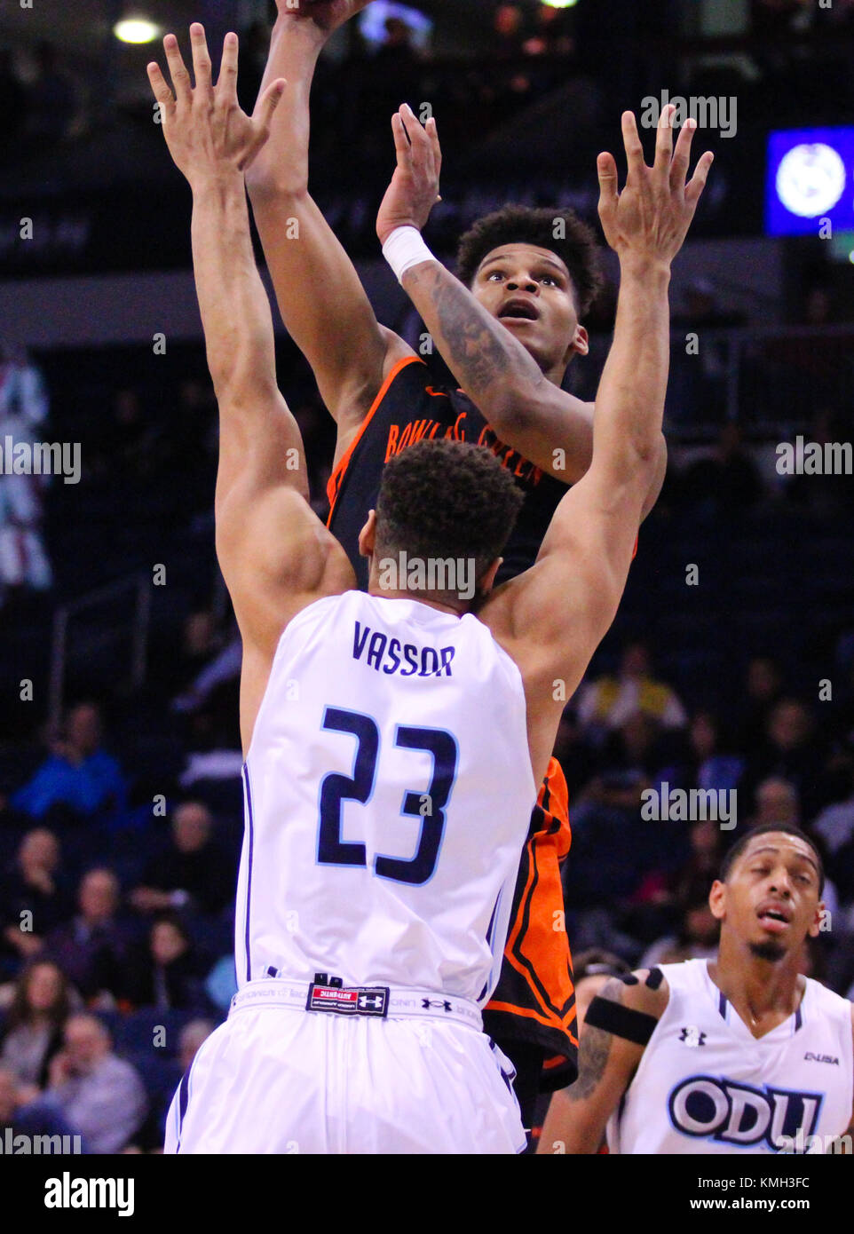 9 décembre 2017 - Bowling Green Falcons avant Demajeo Wiggins (1) tire sur la Old Dominion monarques avant Stephen Vassor (23) au cours de la Bowling Green Falcons vs monarques Old Dominion jeu au Ted Convocation Center Constant à Norfolk, Va. beat Old Dominion 88-46 Bowling Green. Jen Hadsell/CSM Crédit : Cal Sport Media/Alamy Live News Banque D'Images