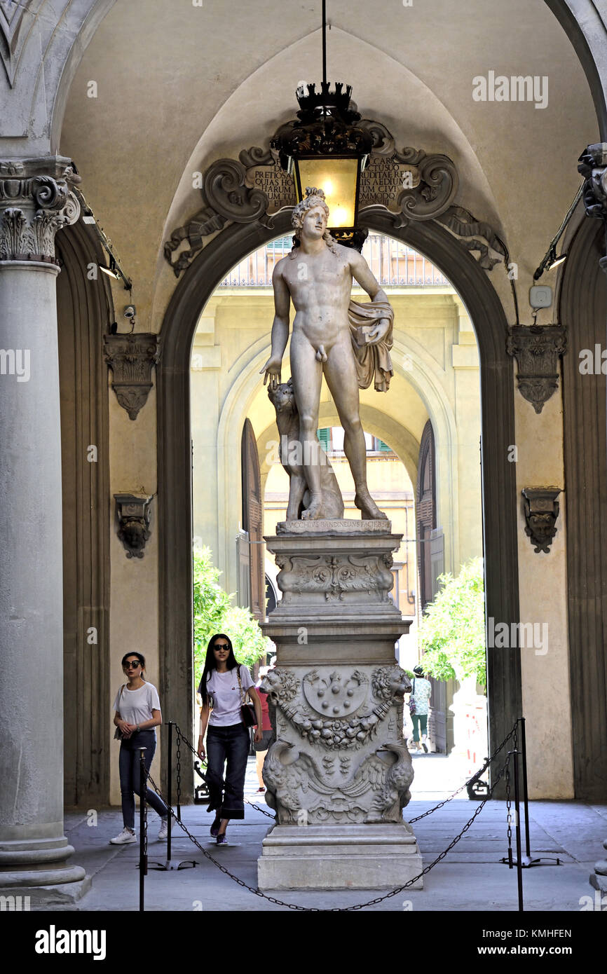 Sculpture d'Orphée,par Baccio Bandinelli, dans la cour du Palazzo Medici  Riccardi (le palais a été conçu par Michelozzo di Bartolomeo ) pour Cosimo  de' Medici, 1444- 1484. Florence Italie Photo Stock - Alamy