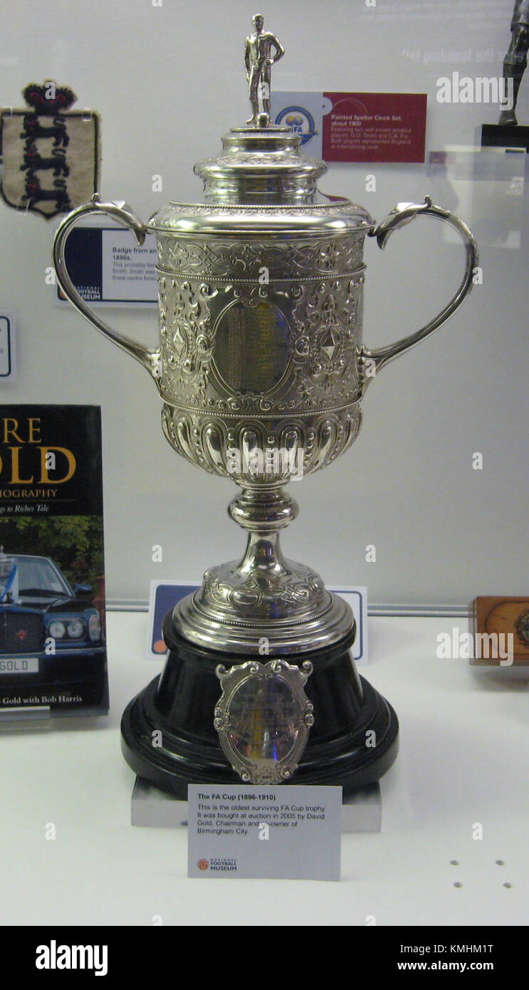 La FA Cup 1896 est un tournoi de football important en Angleterre, mettant en valeur la culture du football en pleine croissance du pays. La compétition mettait en vedette certaines des meilleures équipes de l’époque, contribuant ainsi au développement du sport à la fin du XIXe siècle. Banque D'Images