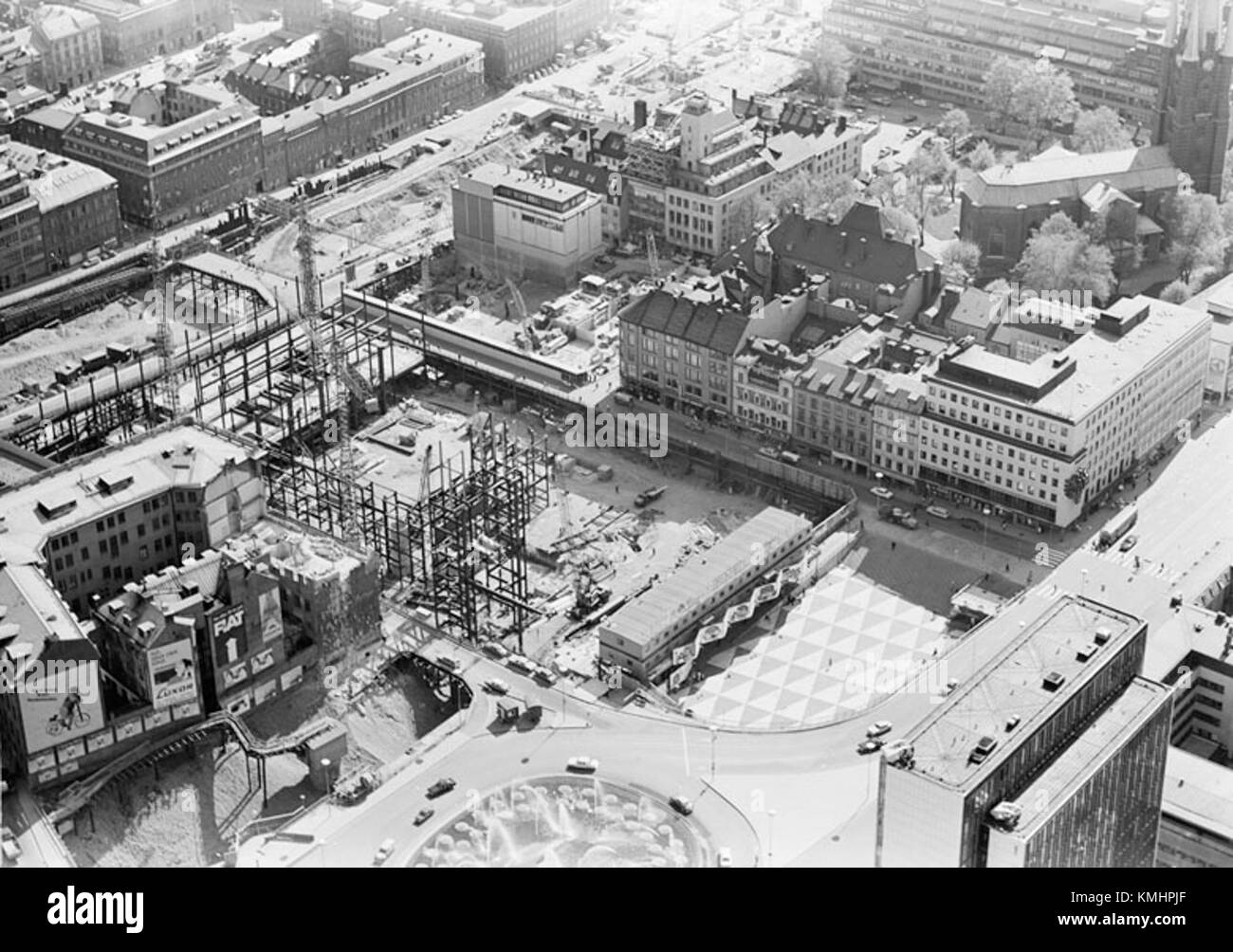 Stockholms innerstad fait référence à la zone urbaine centrale de Stockholm, en Suède, englobant son cœur historique et culturel. Ce secteur comprend des monuments, des rues et des caractéristiques architecturales clés qui reflètent le développement et le patrimoine de la ville. Banque D'Images