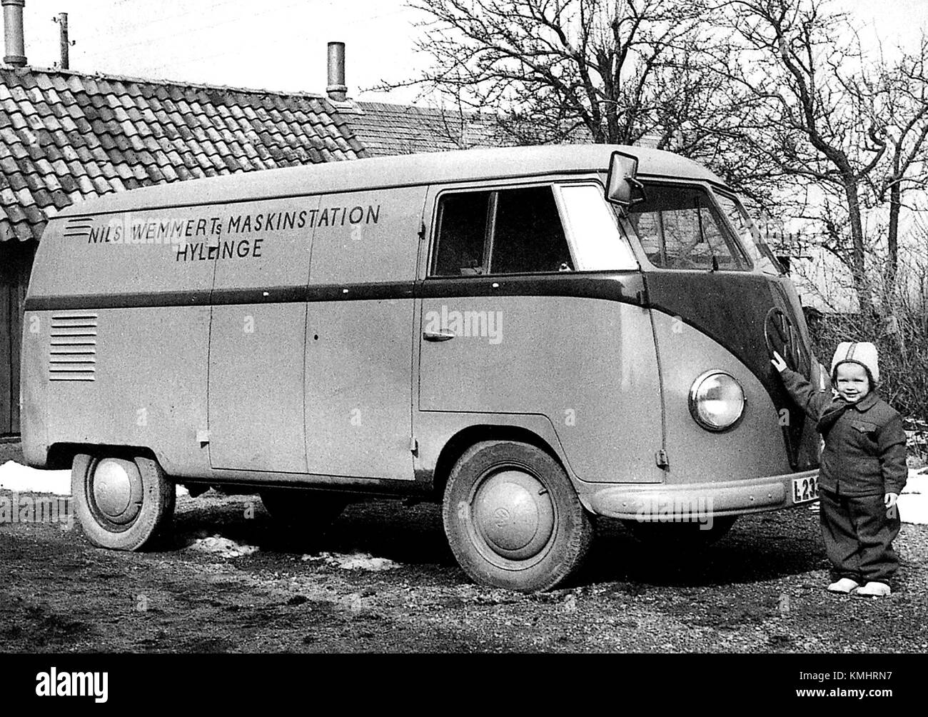 Une photographie de 1950 de la première Volkswagen type 2, également connue sous le nom de VW bus, en Suède. Ce véhicule emblématique est devenu un symbole de la contre-culture des années 1960 et est largement reconnu. Banque D'Images