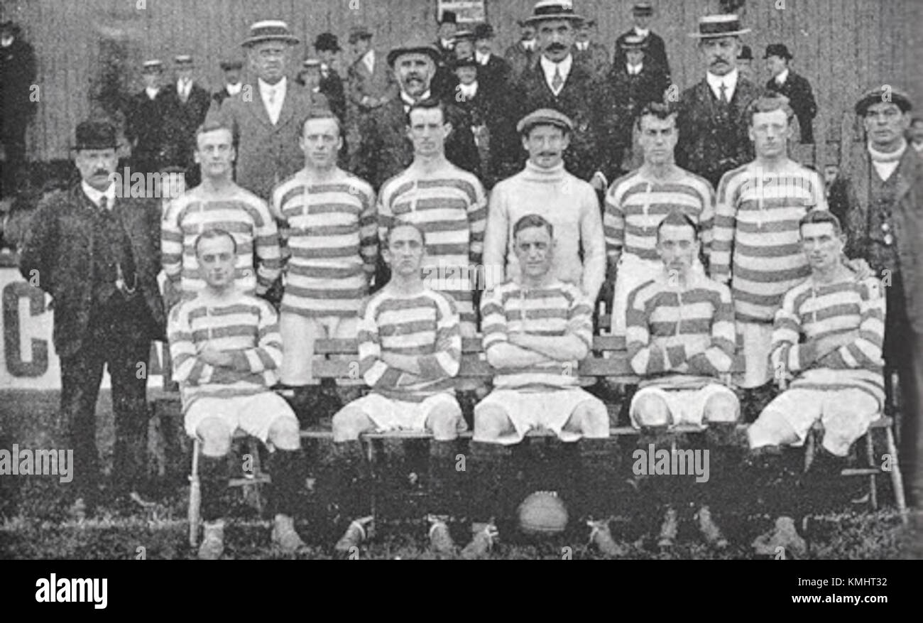 La photo de l'équipe QPR 1911 est une photographie historique de l'équipe de football des Queens Park Rangers datant de 1911. Il capture les joueurs de l'équipe, les entraîneurs et les détails importants de l'histoire du club pendant cette période. Banque D'Images