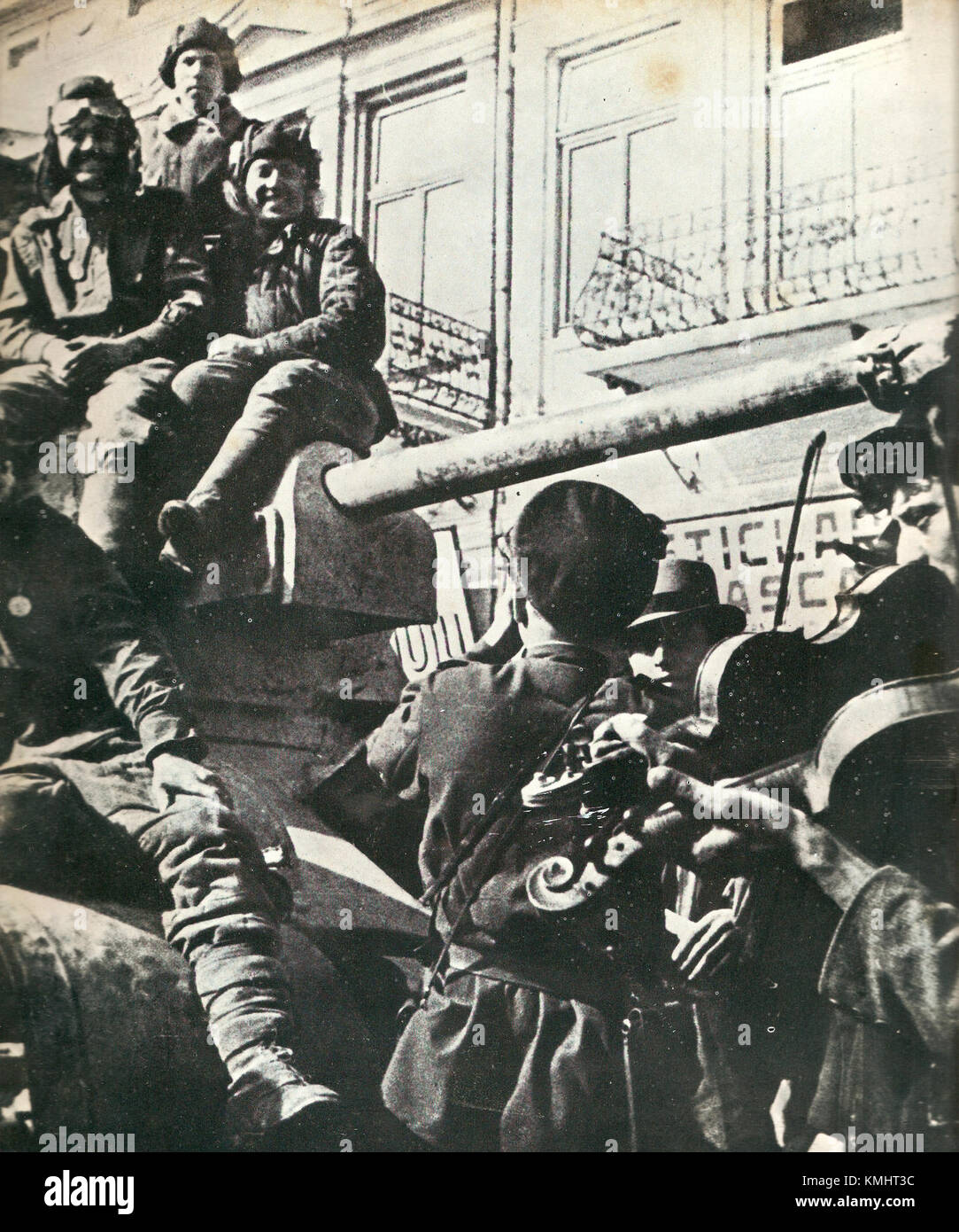 Armata Rossa, l'Armée rouge soviétique, a eu une présence significative en Roumanie au cours du XXe siècle, en particulier au lendemain de la seconde Guerre mondiale. Son rôle dans l'histoire de la Roumanie d'après-guerre est crucial pour façonner le paysage politique du pays. Banque D'Images