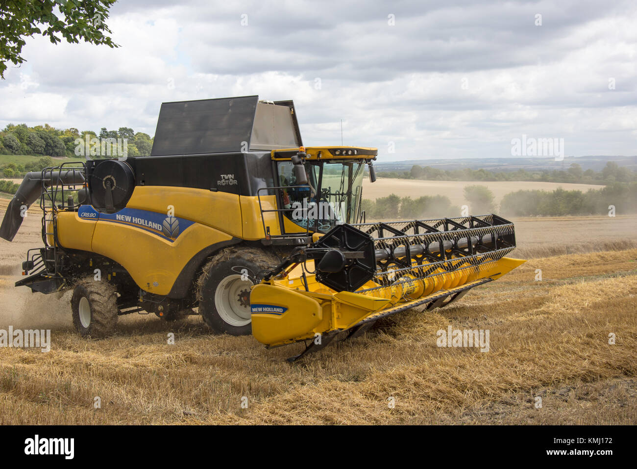 Rotor Double New Holland moissonneuse-batteuse, la récolte du blé près de Didcot, Oxfordshire, Angleterre, Royaume-Uni Banque D'Images