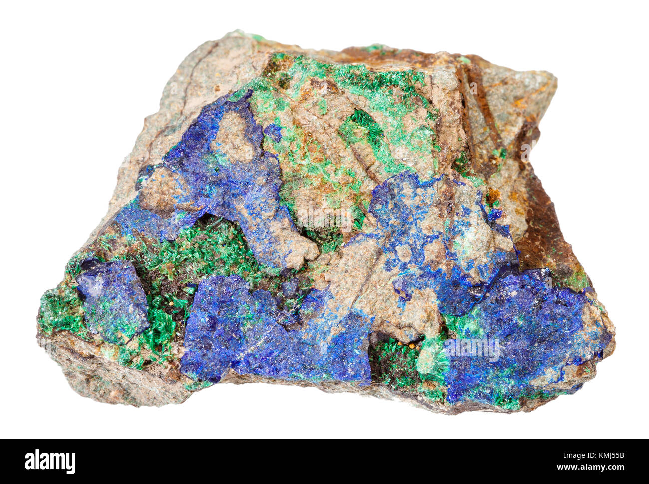 La prise de vue macro des eaux minérales naturelles rock specimen - bleu azurite et malachite verte à stone isolé sur fond blanc de l'Oural, Russie Banque D'Images