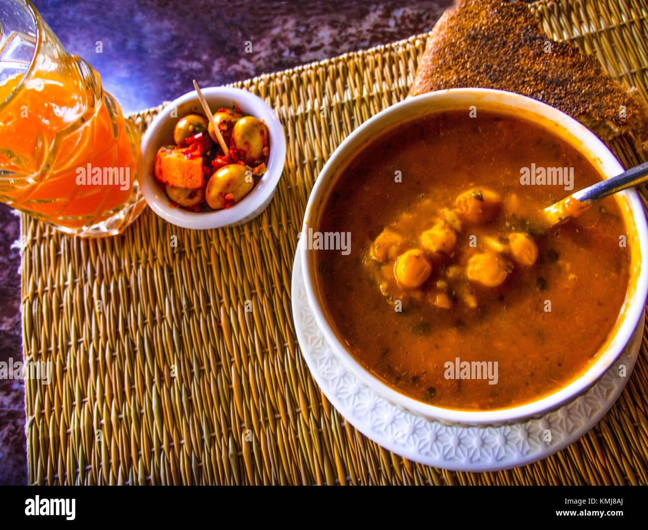 Le Maroc, de l'alimentation, 'Ghrira' soupe. Surtout faites au cours de la 'Ramadan'. Banque D'Images